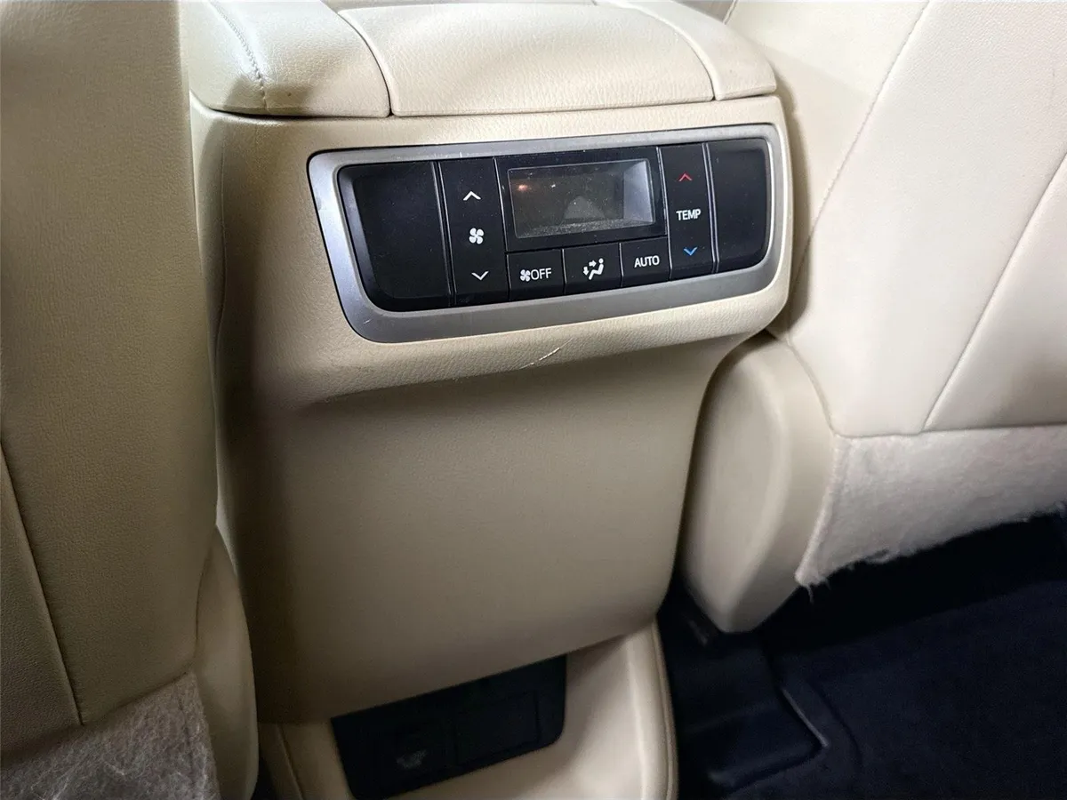 2016 Toyota Highlander Limited thumbnail 36
