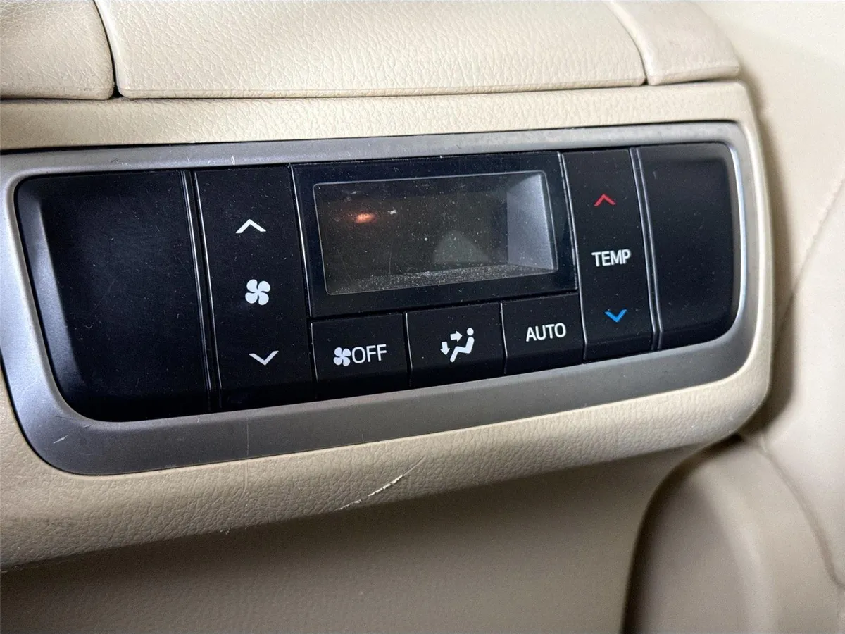 2016 Toyota Highlander Limited thumbnail 37