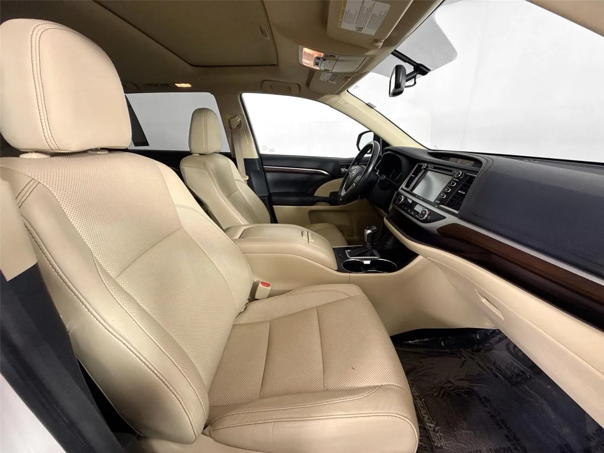 2016 Toyota Highlander Limited thumbnail 43