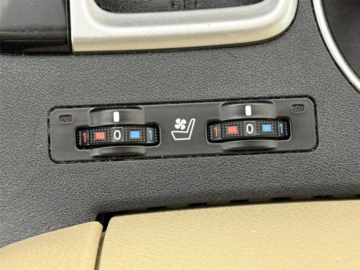 2016 Toyota Highlander Limited thumbnail 8