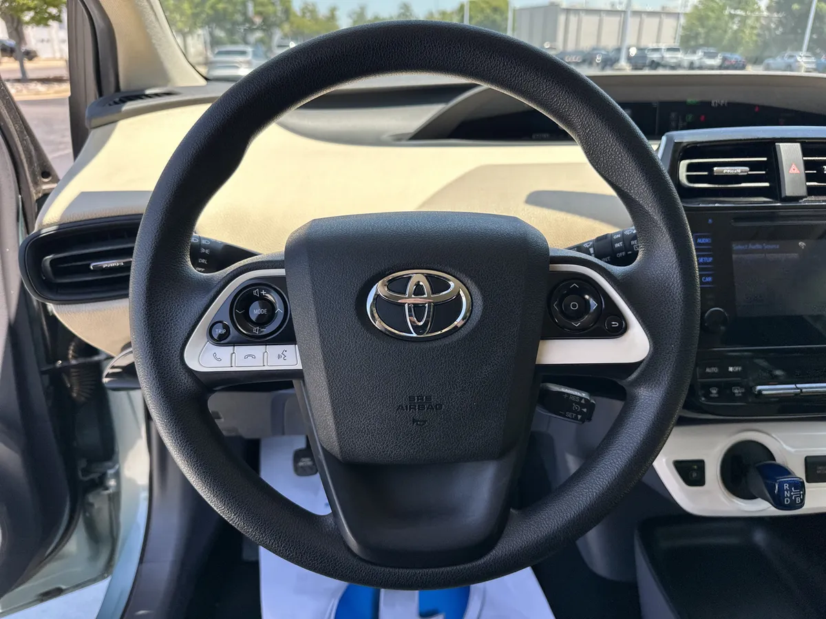 2016 Toyota Prius Two thumbnail 17