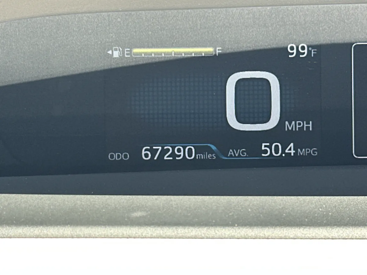 2016 Toyota Prius Two thumbnail 21