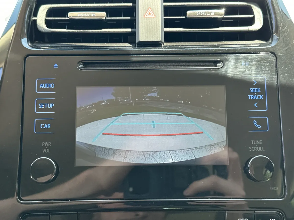 2016 Toyota Prius Two thumbnail 24