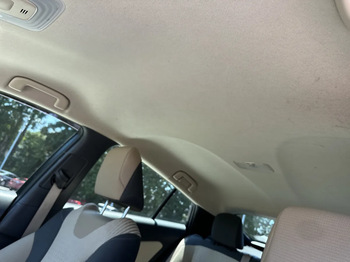 2016 Toyota Prius Two thumbnail 27