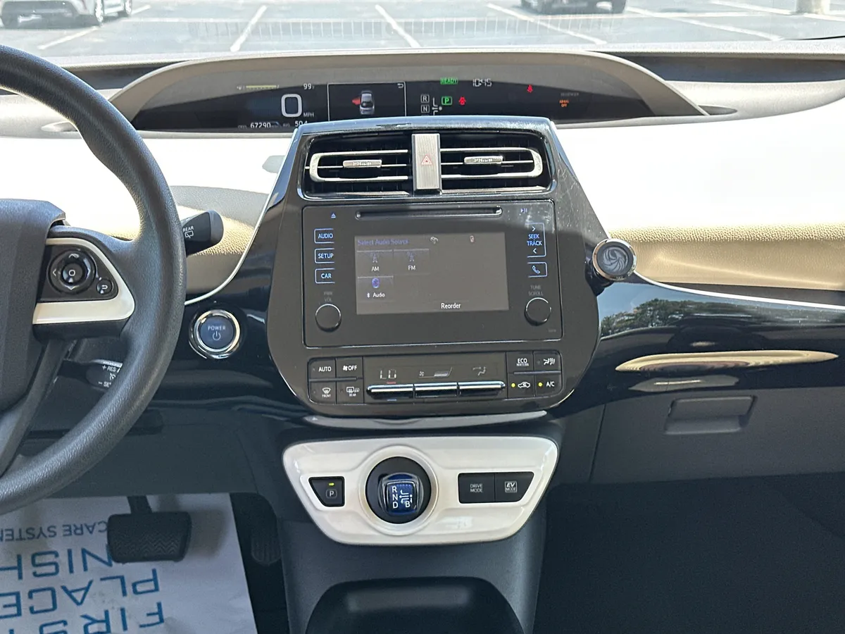 2016 Toyota Prius Two thumbnail 29