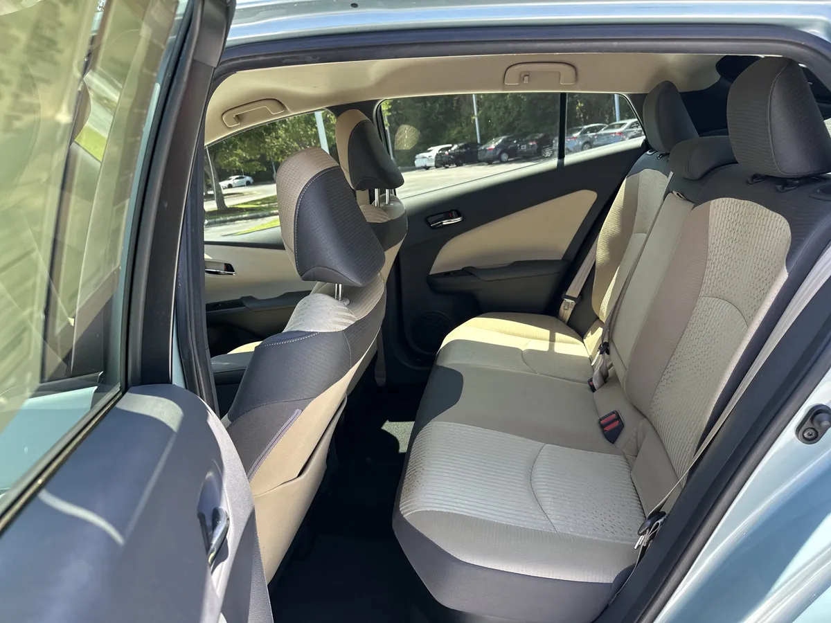 2016 Toyota Prius Two thumbnail 30