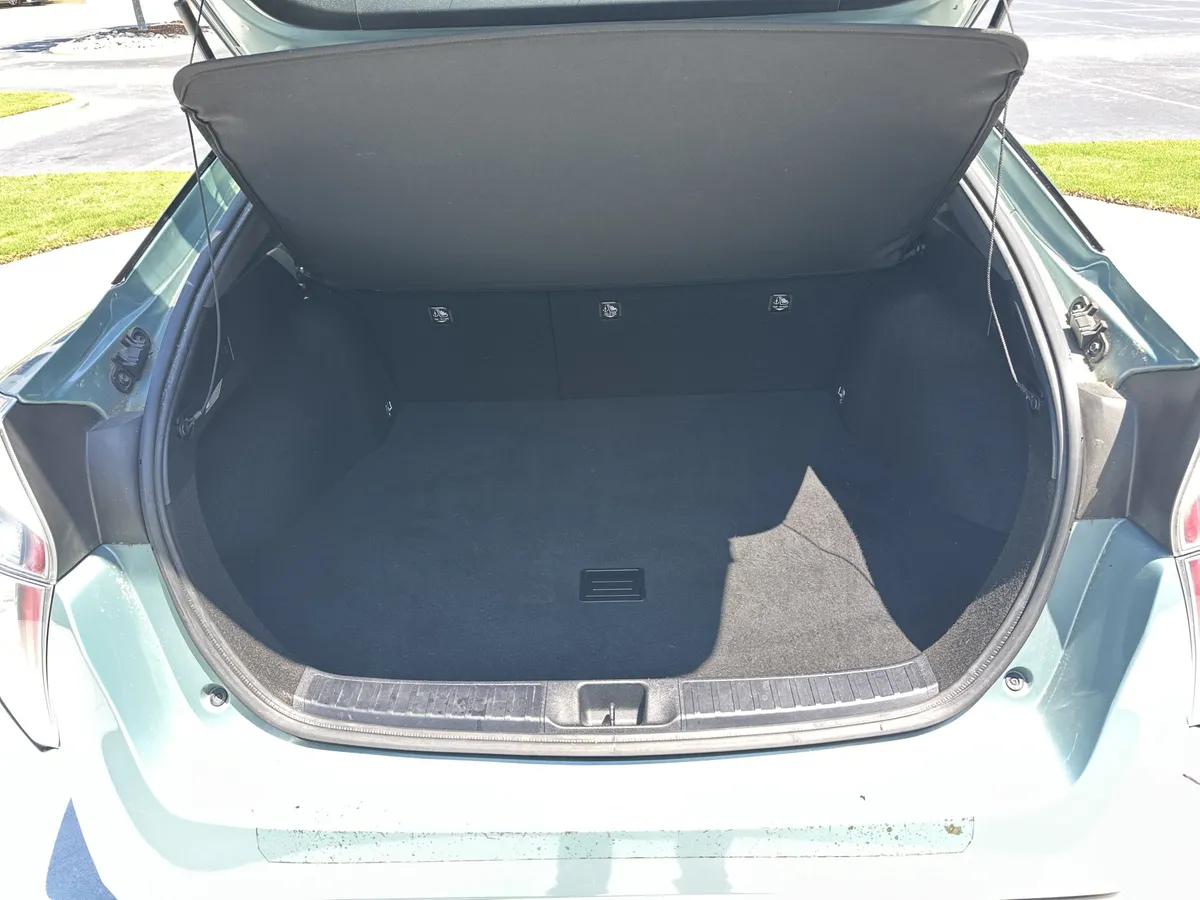 2016 Toyota Prius Two thumbnail 31