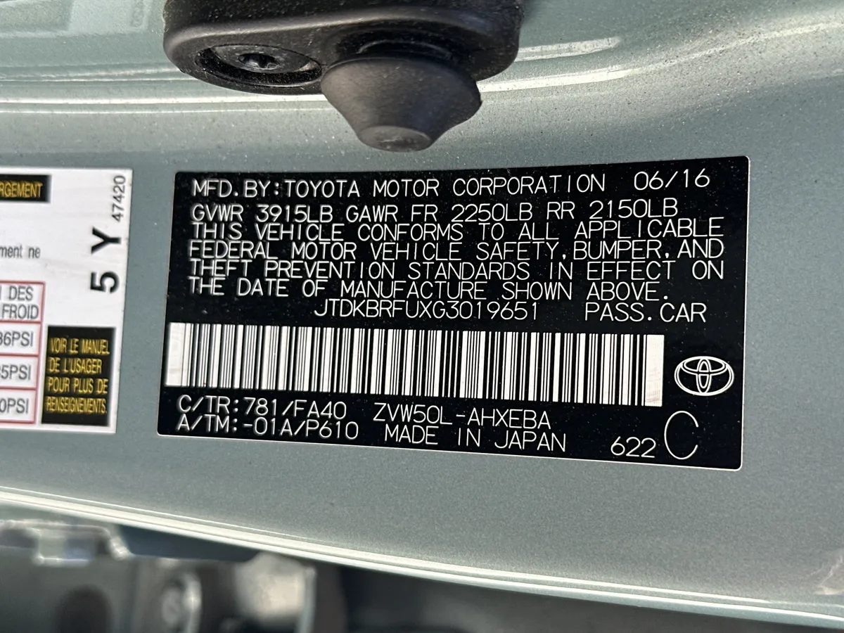 2016 Toyota Prius Two thumbnail 34