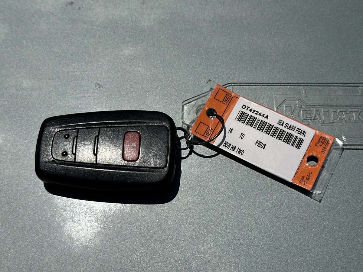 2016 Toyota Prius Two thumbnail 35