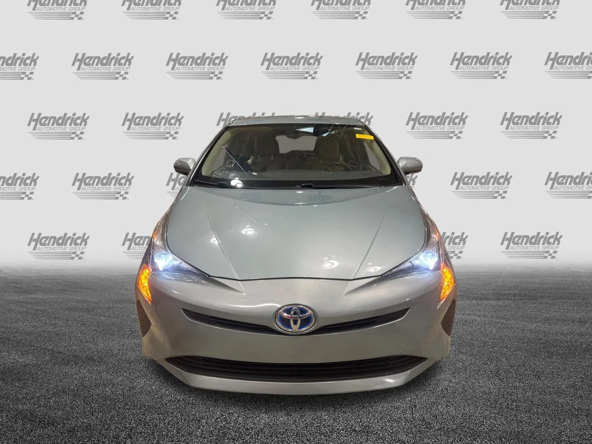 2016 Toyota Prius Two thumbnail 37