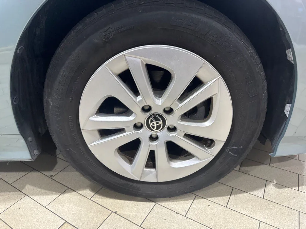 2016 Toyota Prius Two thumbnail 39