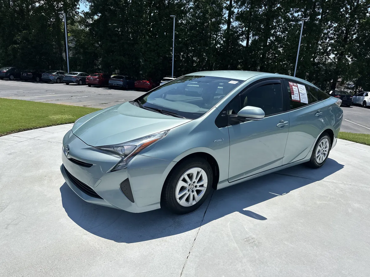 2016 Toyota Prius Two thumbnail 4