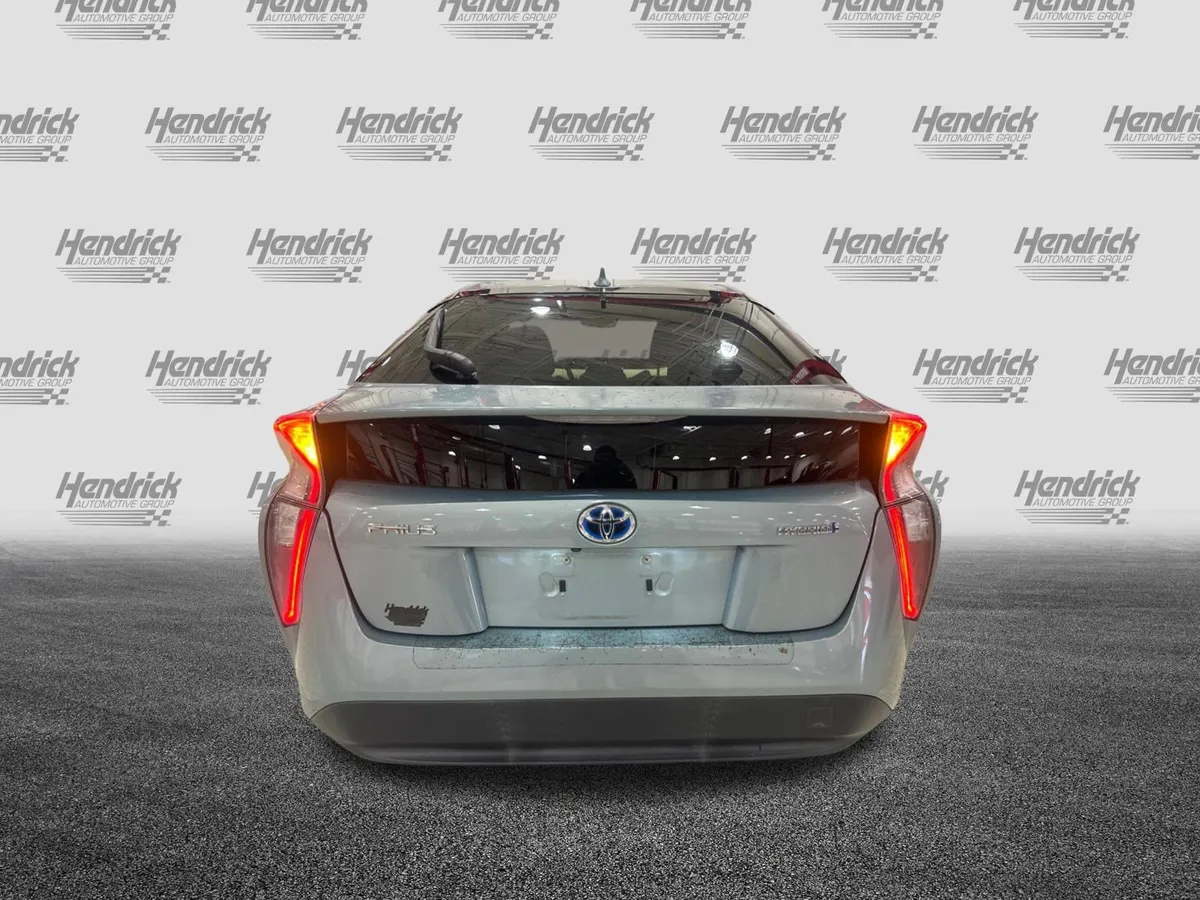 2016 Toyota Prius Two thumbnail 41