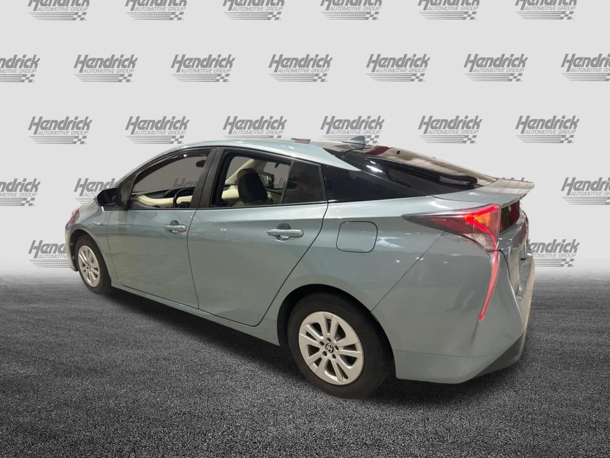 2016 Toyota Prius Two thumbnail 42