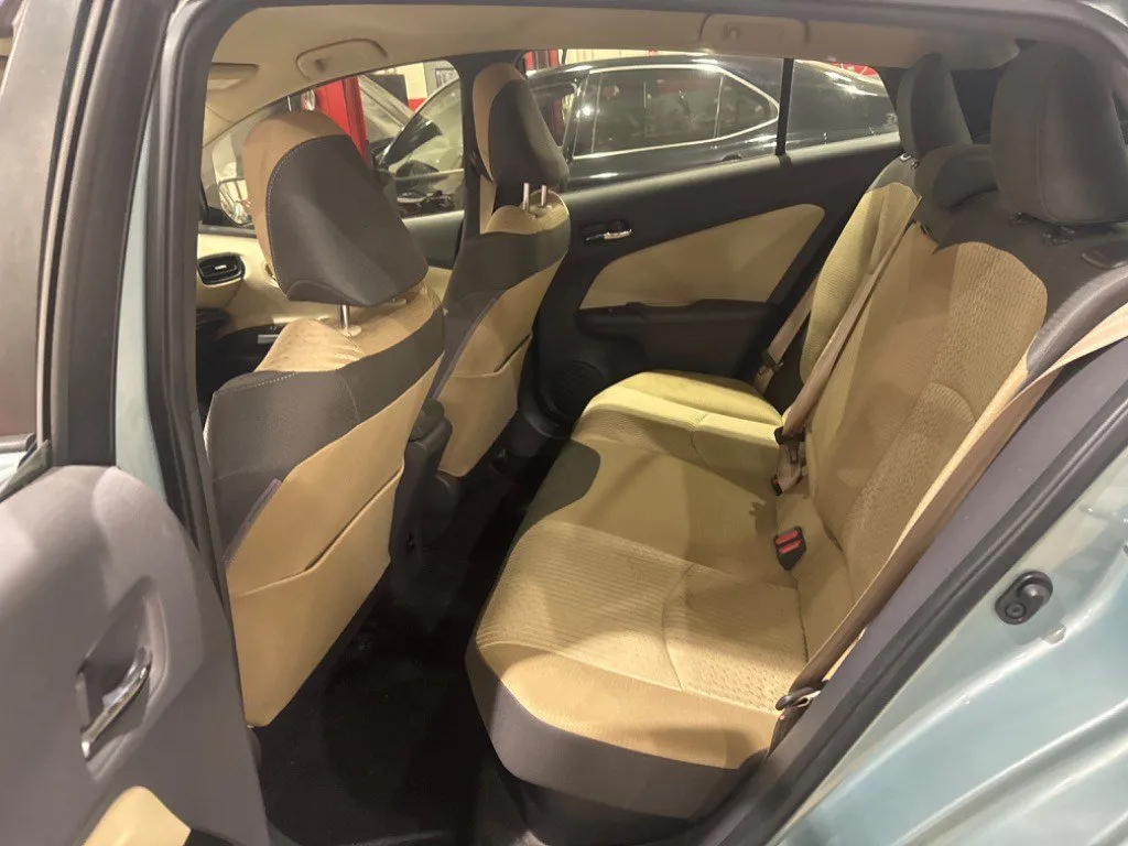 2016 Toyota Prius Two thumbnail 43