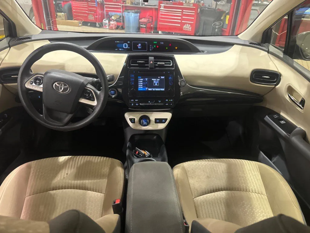 2016 Toyota Prius Two thumbnail 44