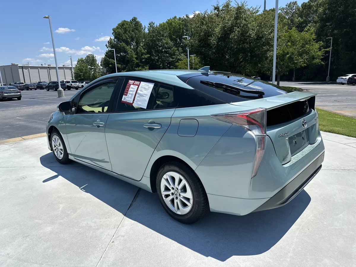 2016 Toyota Prius Two thumbnail 7