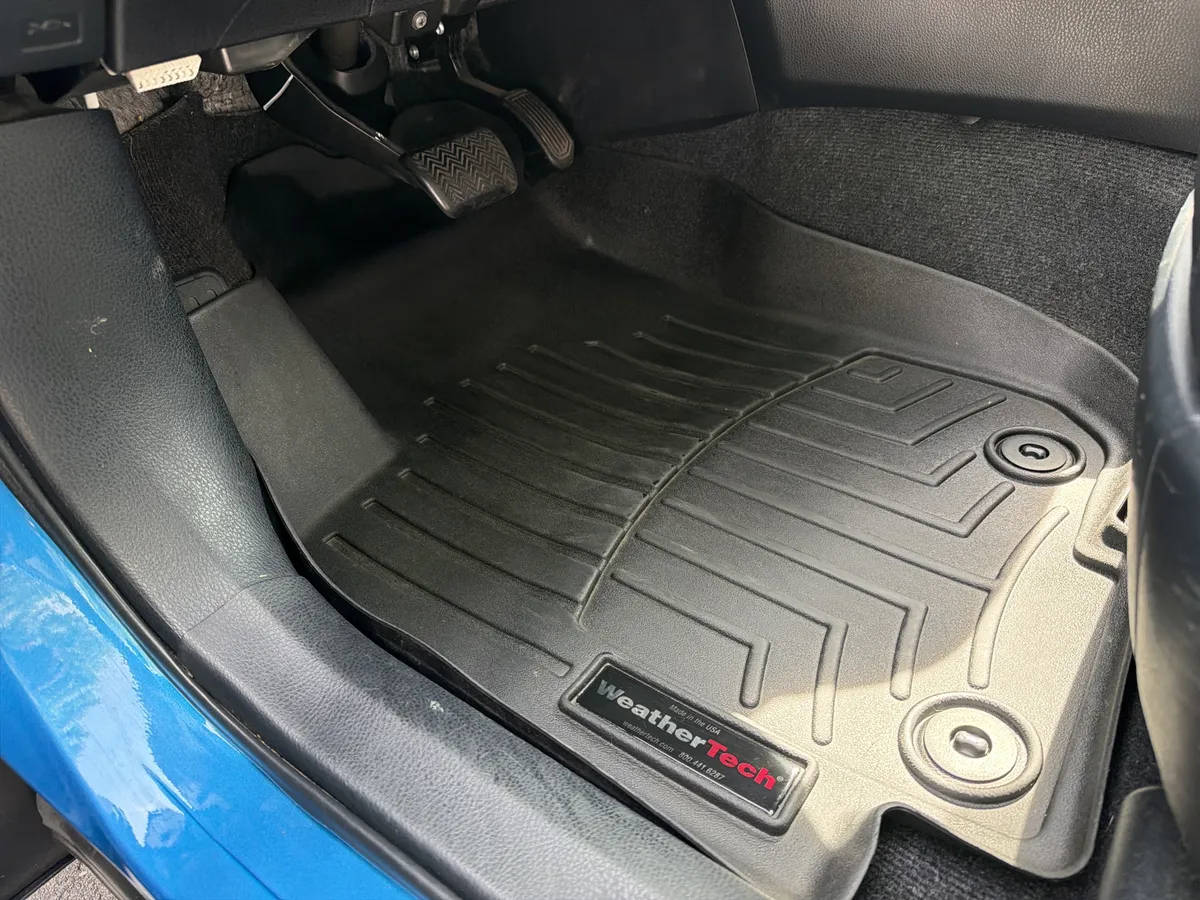 2016 Toyota RAV4 Hybrid Limited thumbnail 16