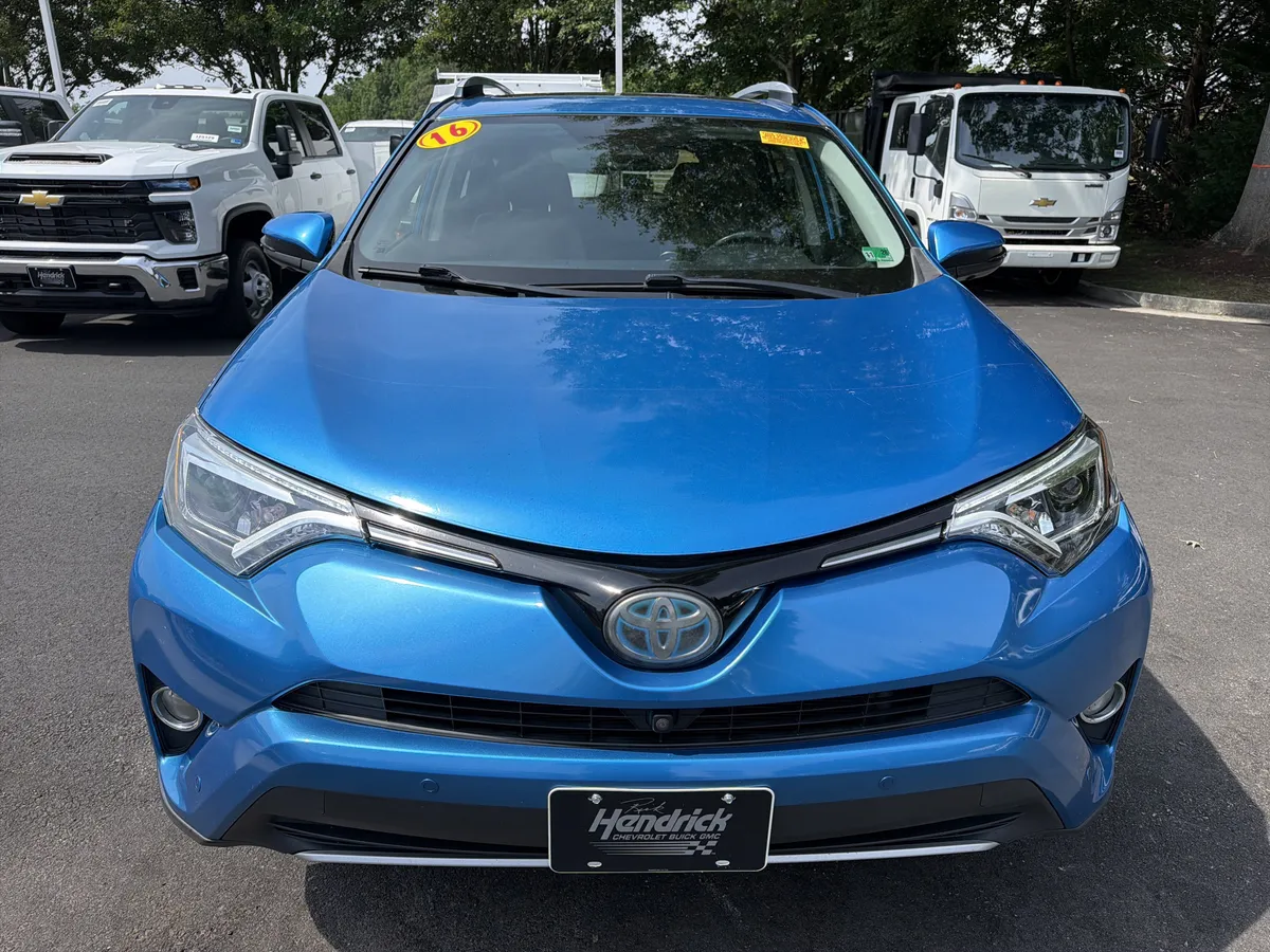 2016 Toyota RAV4 Hybrid Limited thumbnail 2