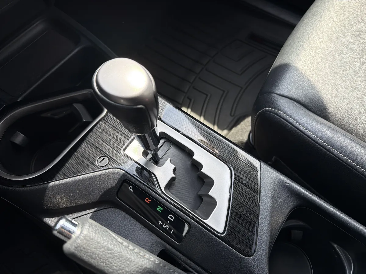 2016 Toyota RAV4 Hybrid Limited thumbnail 25