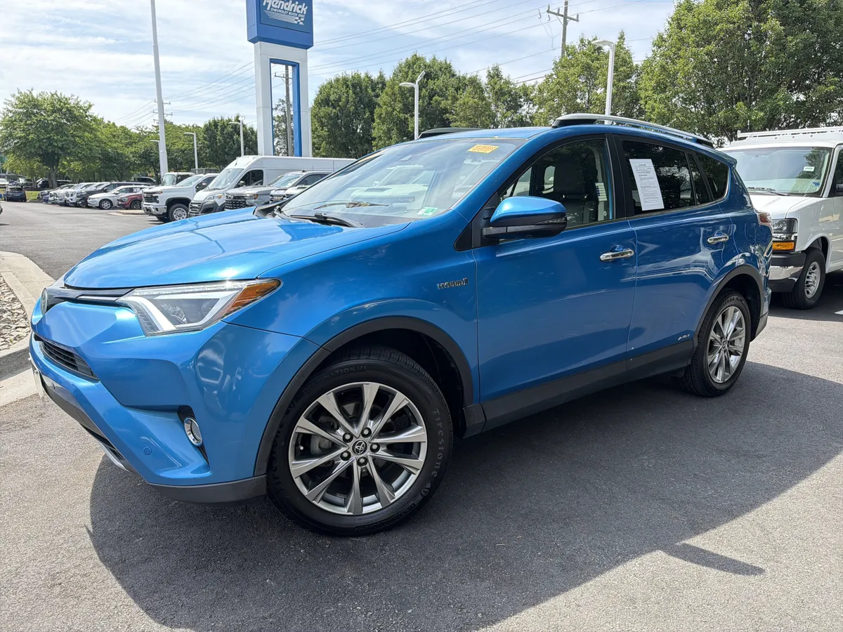 2016 Toyota RAV4 Hybrid Limited thumbnail 4