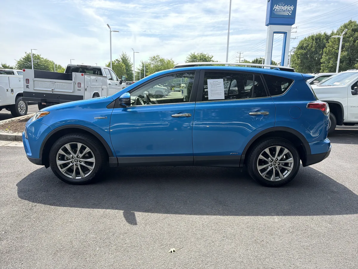 2016 Toyota RAV4 Hybrid Limited thumbnail 6