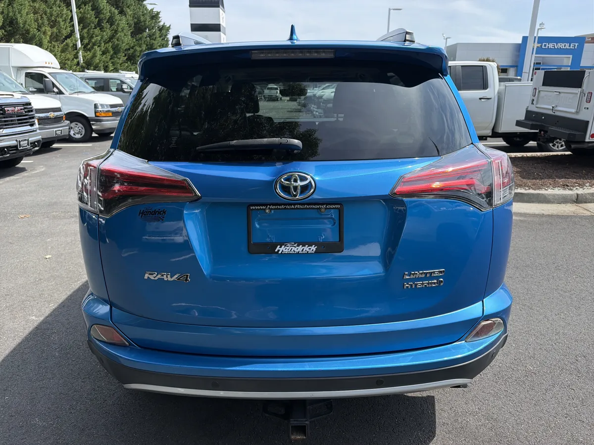2016 Toyota RAV4 Hybrid Limited thumbnail 8
