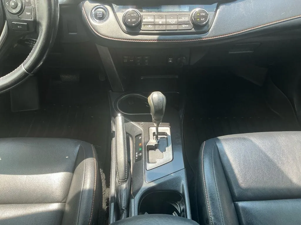 2016 Toyota RAV4 SE thumbnail 20
