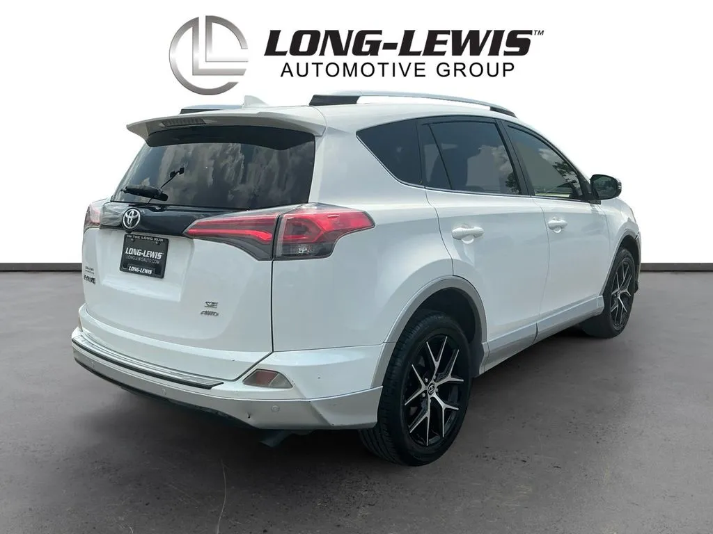2016 Toyota RAV4 SE thumbnail 7