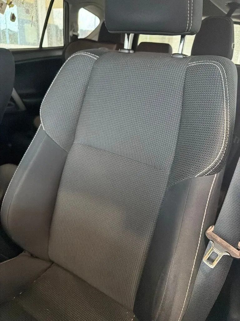 2016 Toyota RAV4 XLE thumbnail 5