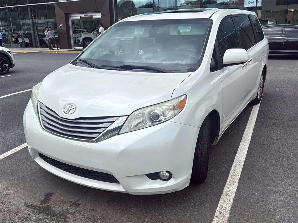 2016 TOYOTA SIENNA XLE 8-Passenger thumbnail 2