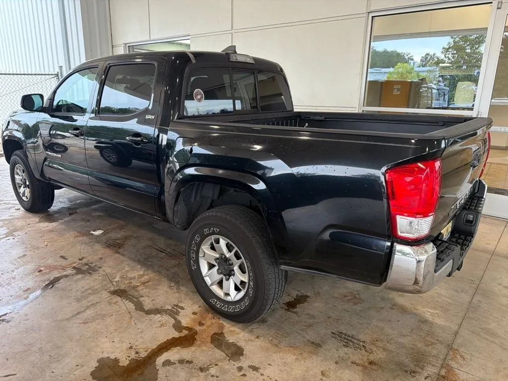 2016 Toyota Tacoma thumbnail 2
