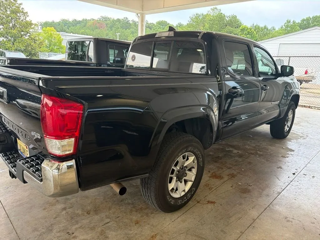 2016 Toyota Tacoma thumbnail 3