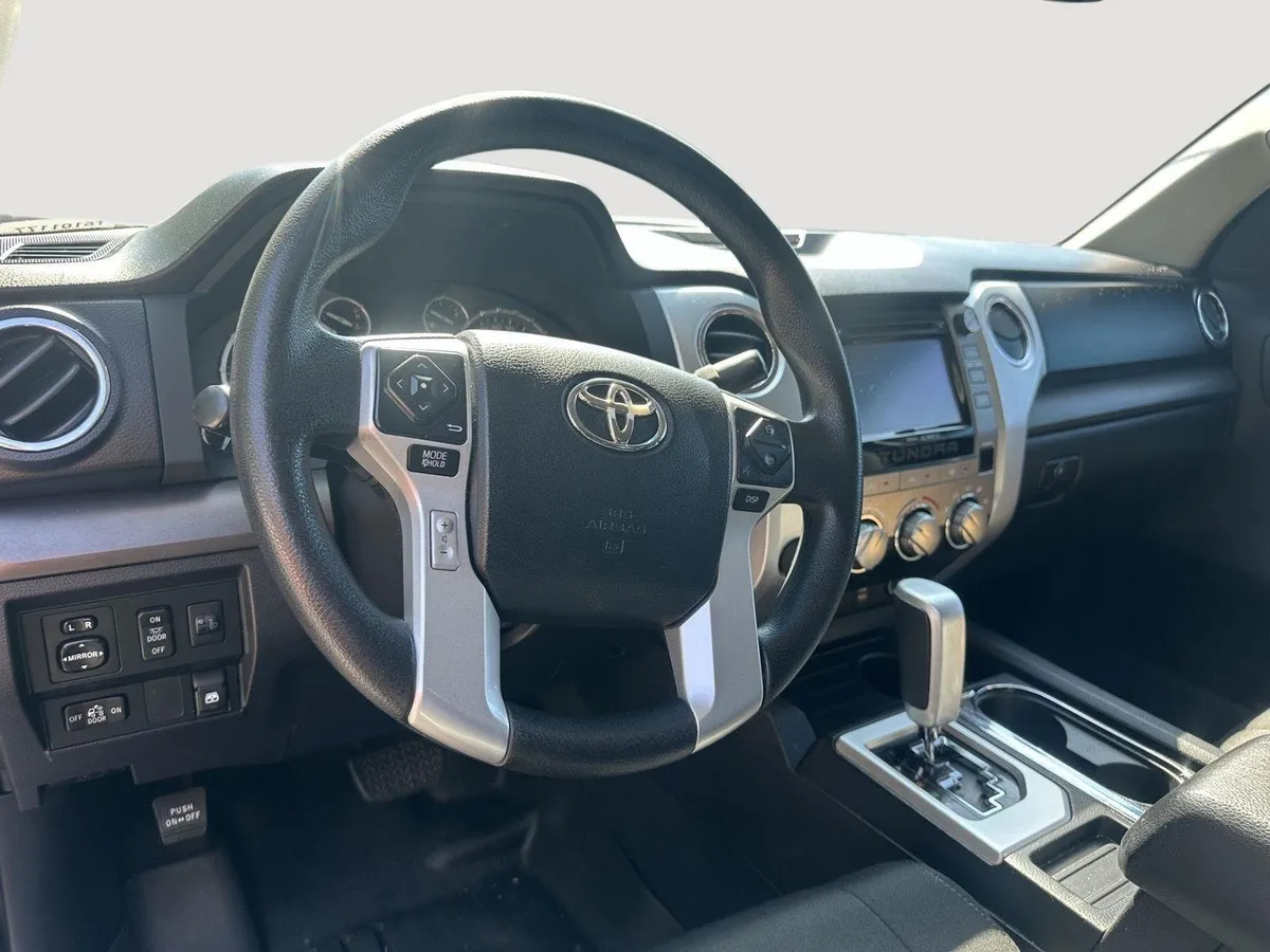 2016 Toyota Tundra SR5 thumbnail 10