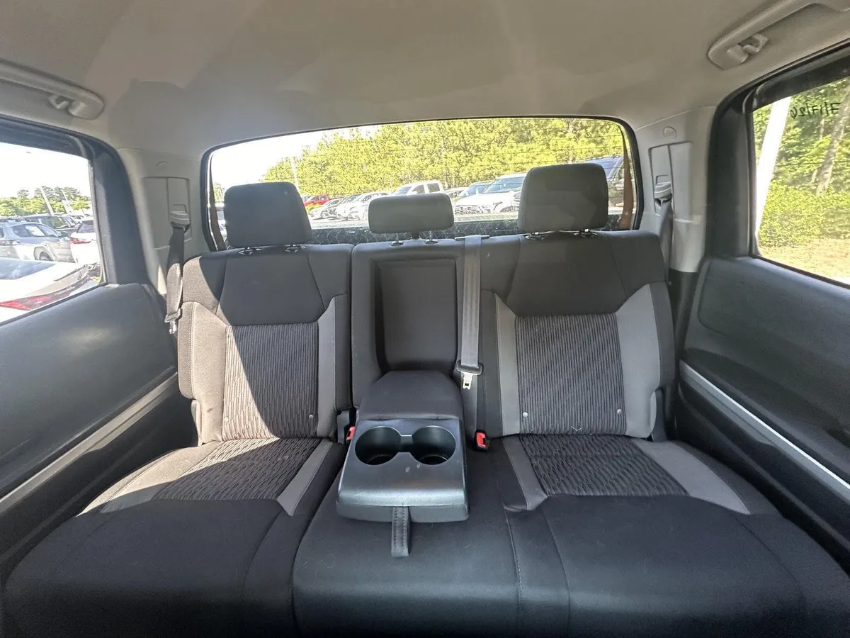 2016 Toyota Tundra SR5 thumbnail 12