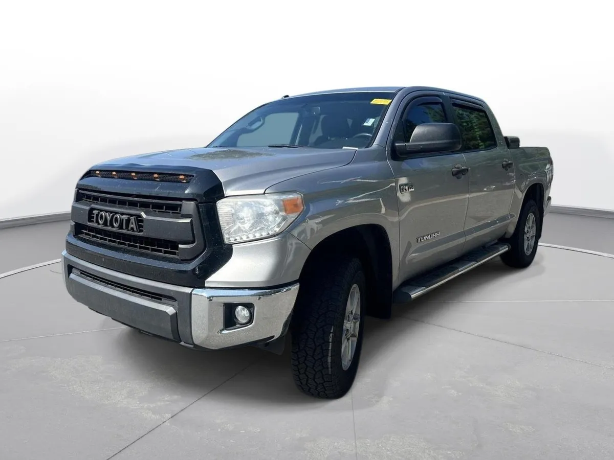 2016 Toyota Tundra SR5 thumbnail 2