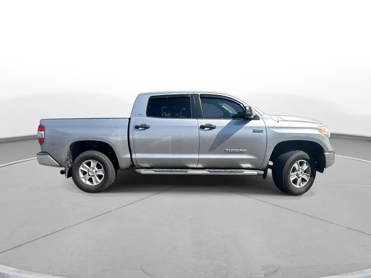 2016 Toyota Tundra SR5 thumbnail 5