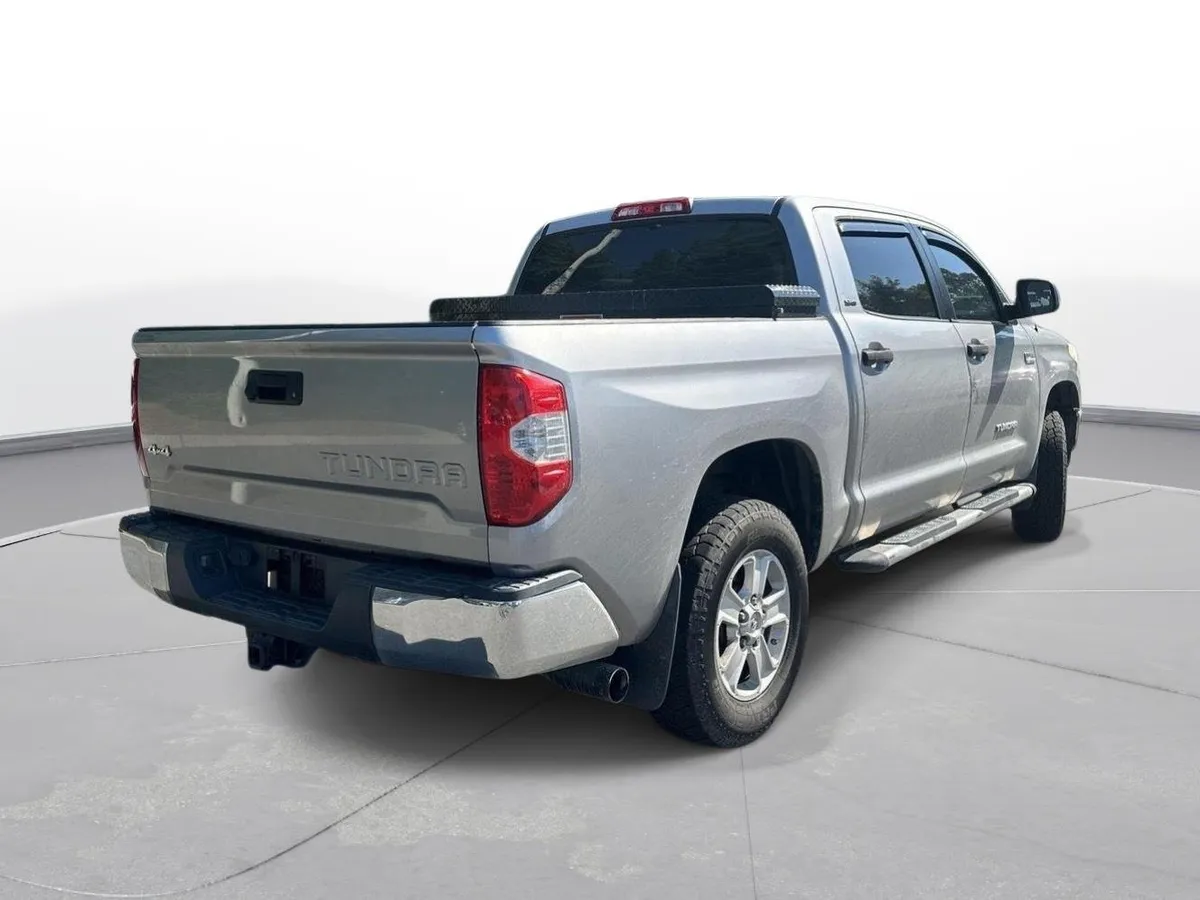 2016 Toyota Tundra SR5 thumbnail 6
