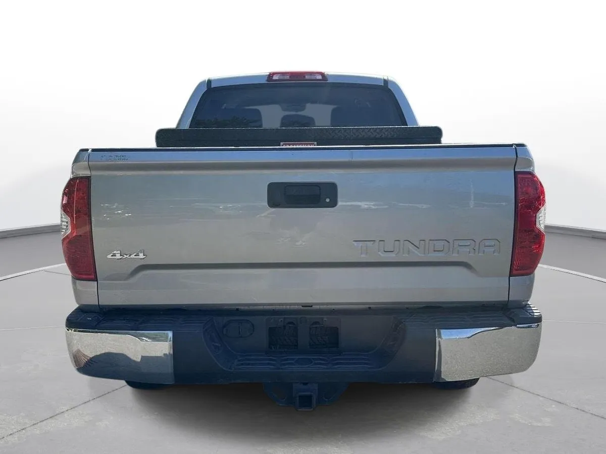 2016 Toyota Tundra SR5 thumbnail 7
