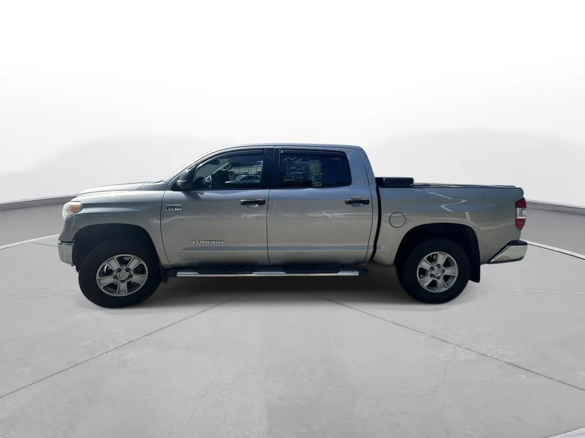 2016 Toyota Tundra SR5 thumbnail 9