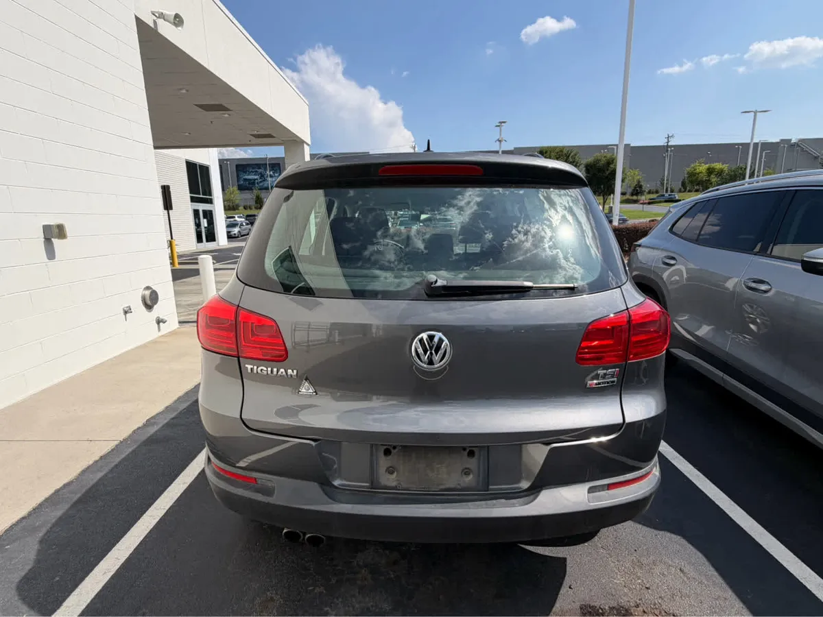 2016 Volkswagen Tiguan R-Line thumbnail 7