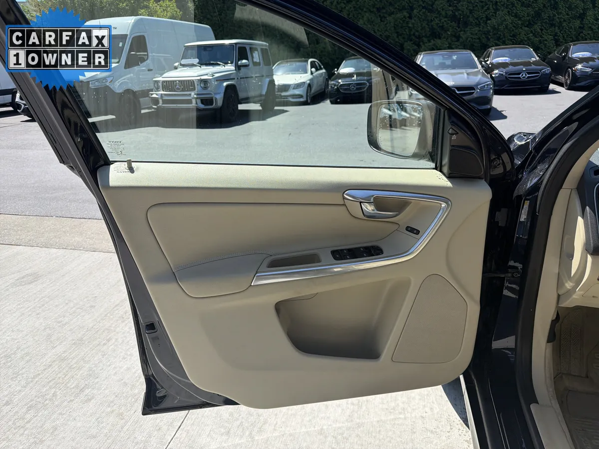 2016 Volvo XC60 T5 Drive-E Platinum thumbnail 13