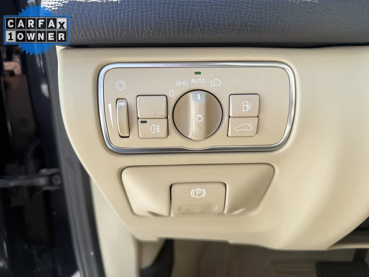 2016 Volvo XC60 T5 Drive-E Platinum thumbnail 16