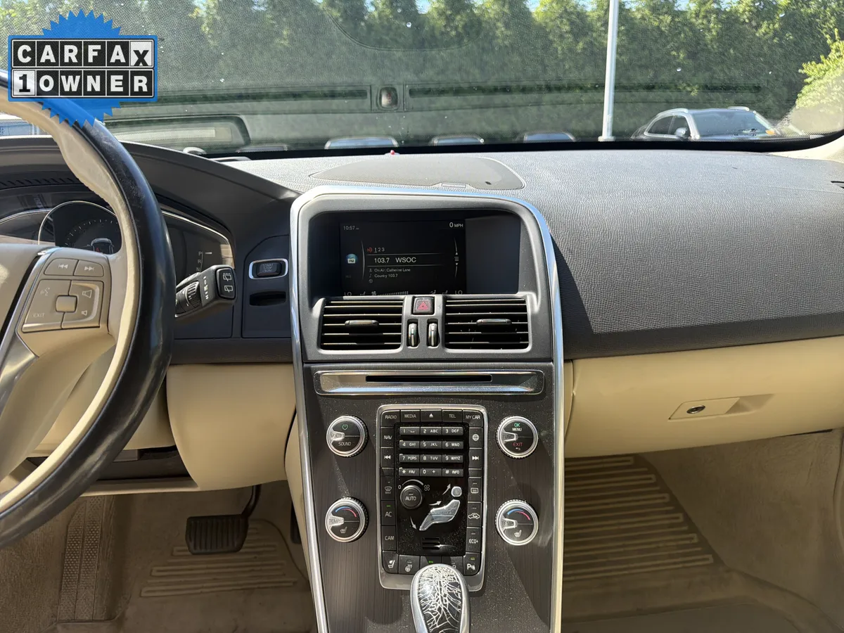 2016 Volvo XC60 T5 Drive-E Platinum thumbnail 30