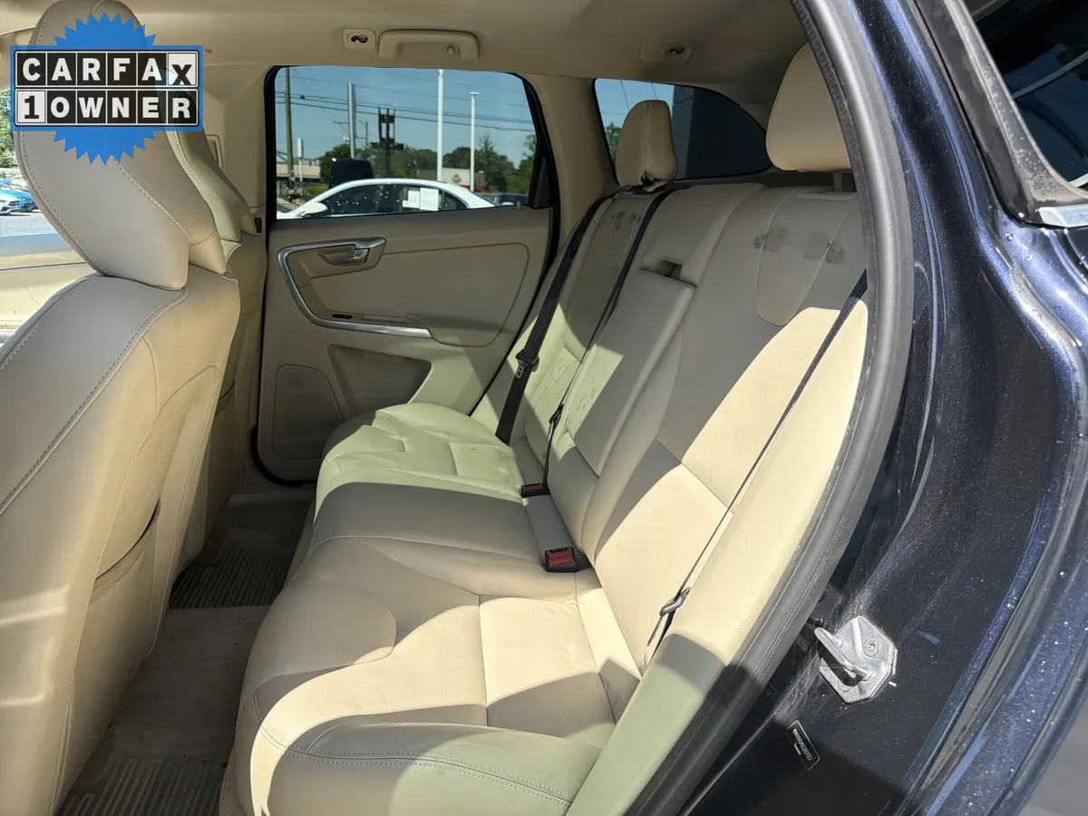 2016 Volvo XC60 T5 Drive-E Platinum thumbnail 32