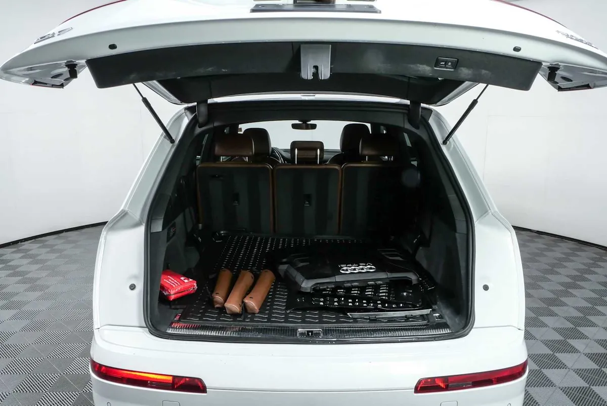2017 AUDI Q7 Prestige thumbnail 32