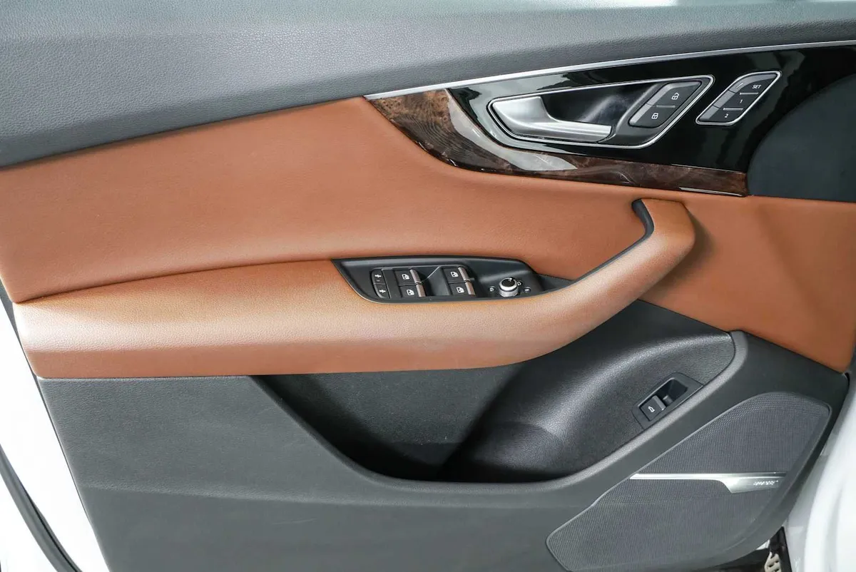 2017 AUDI Q7 Prestige thumbnail 6