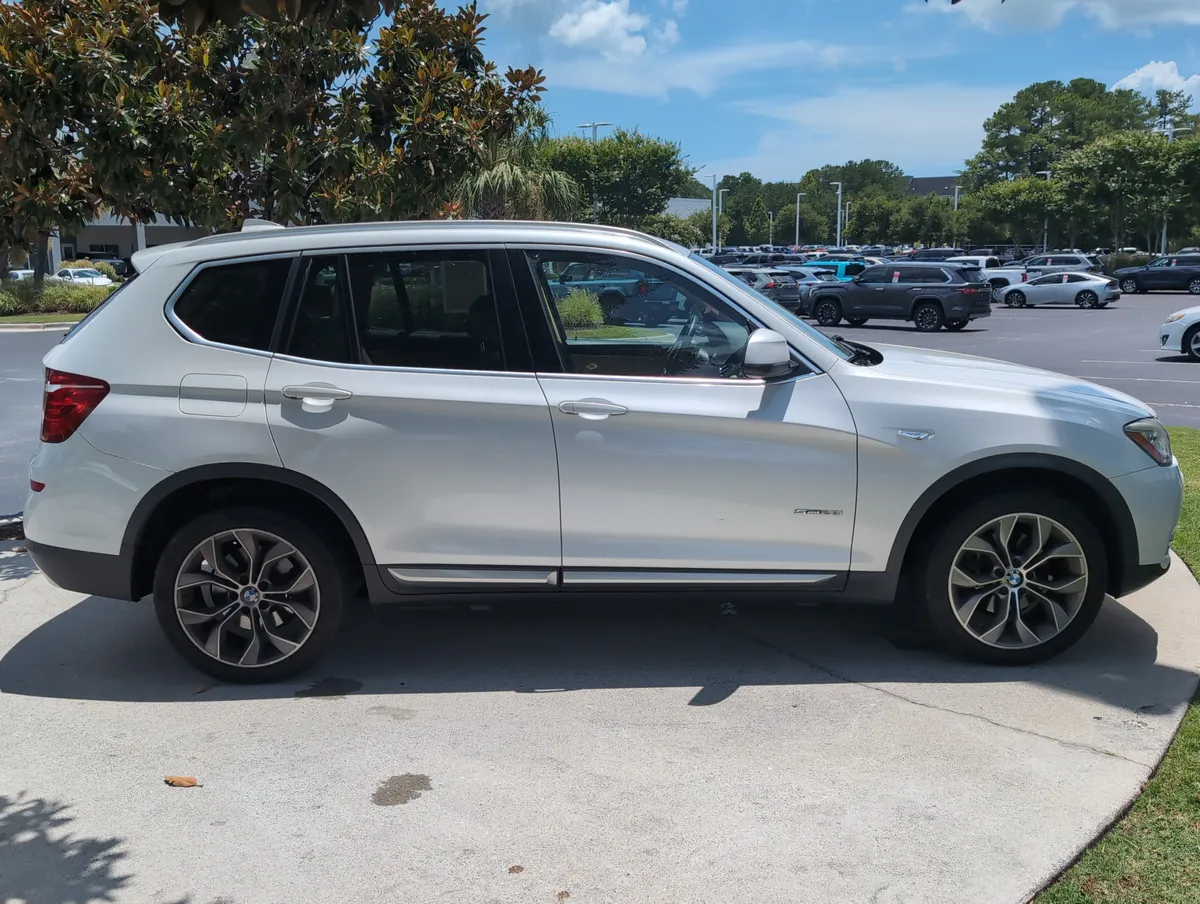 2017 BMW X3 sDrive28i thumbnail 11