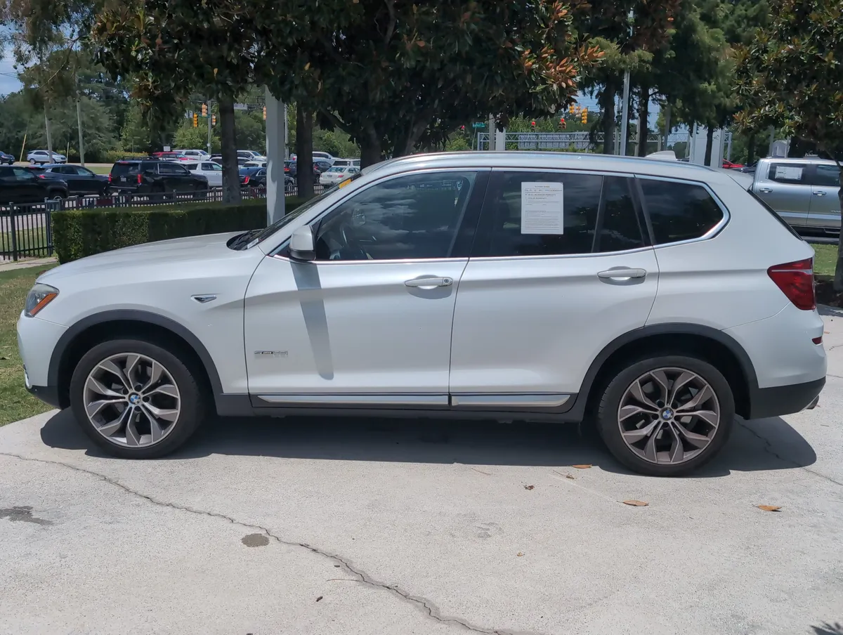 2017 BMW X3 sDrive28i thumbnail 6