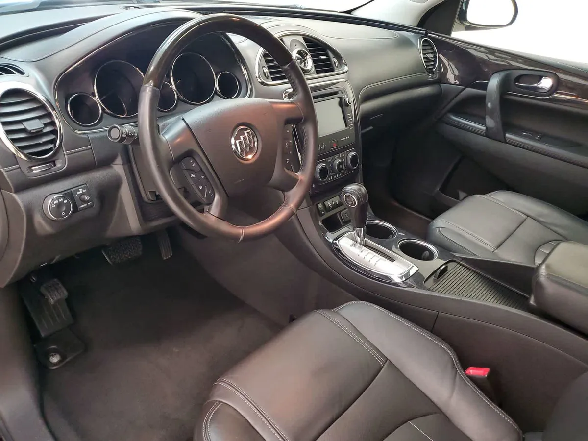 2017 Buick Enclave Leather thumbnail 2